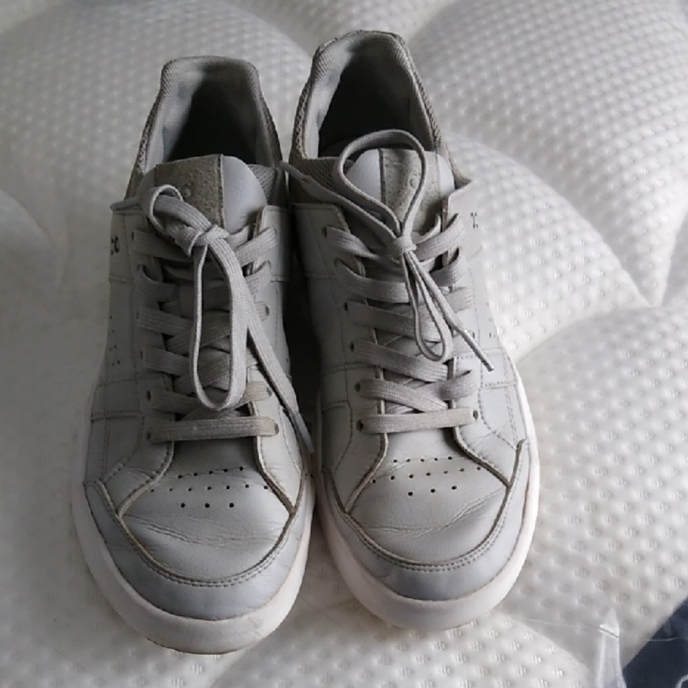 Ladies On Cloud Tennis Shoes